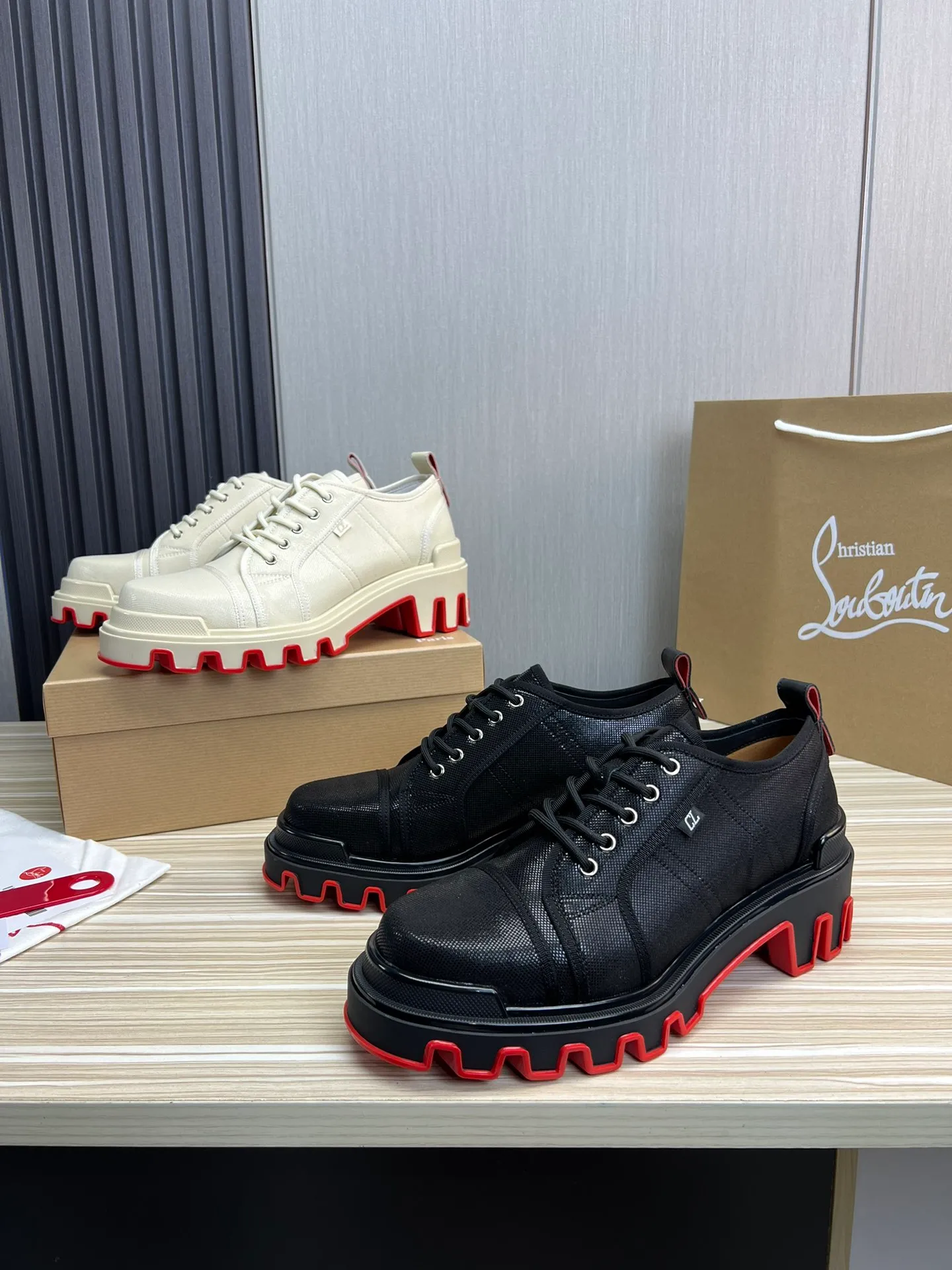 Men's shoes💰760💰 CL popular red-soled boots🆑1:1 original model opening. Official website updated simultaneously ~ Christian* Louboutin, imported cowhide leather upper + water-dyed cowhide lining, original thick red sole, wear-resistant and non-slip⬆️ Full set of counter packaging🎁38-45 (38.45 custom-made, non-refundable)